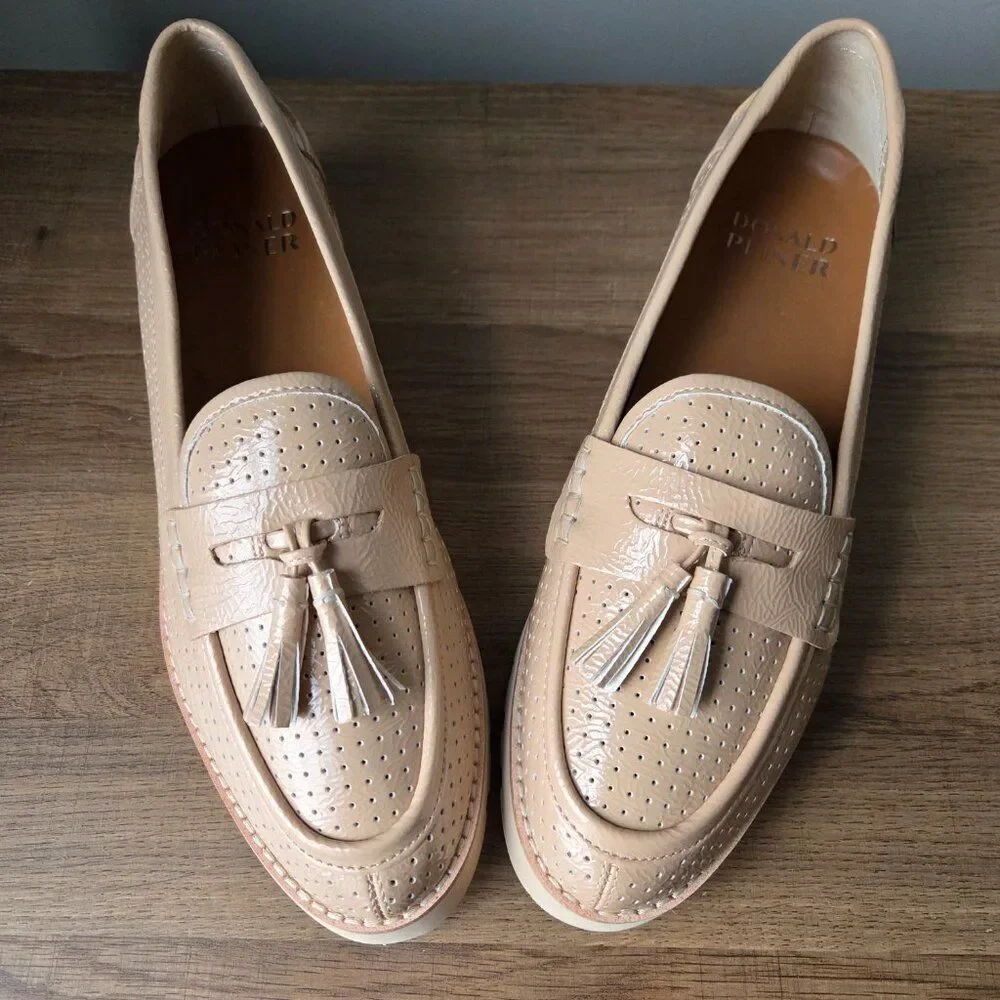 NEW W/O BOX DONALD PLINER TAN LEATHER PERFORATED HARLEM TASSEL LOAFERS 9 WMNS